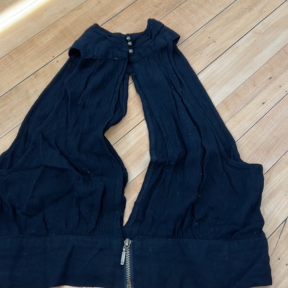 Black Cropped Top - Picture 3 of 3